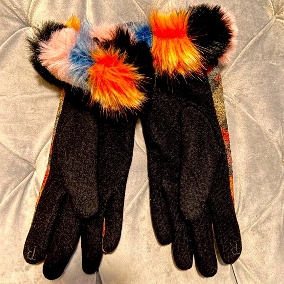 NWOT PLAID GRETA GLOVE - Picture 5 of 12